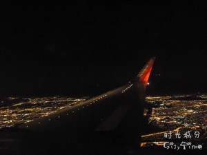 从DC飞回LA的航班上，夜晚的LA